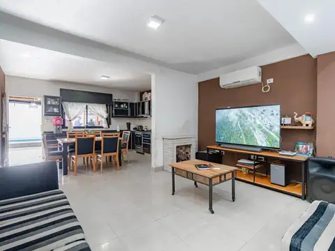 Casa de 3 ambientes en venta en Isidro Casanova