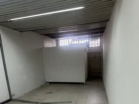 VENTA DE LOCAL EN LINIERS PARA VÁRIOS RUBROS