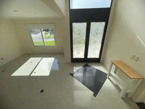 Casa en Venta con 4 cocheras