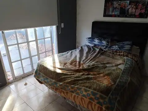 VENTA EN BLOCK DE 3 DEPTOS Y 2 LOCALES S/LOTE DE 8.66X34 MTS