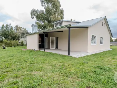 Casa a estrenar 4 ambientes con pileta en Carlos Spegazzini, lote 3.000 m²