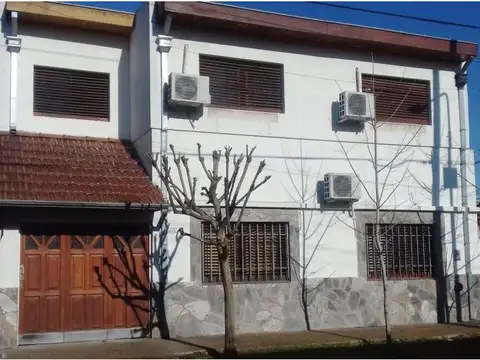 Casa En Ph De 6 Ambientes Con Cochera. El Palomar  KP89586