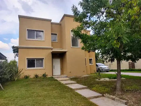 CASA EN VENTA EN SANTA GUADALUPE - PILAR