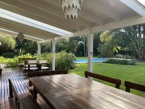 Casa en Venta con 5 cocheras