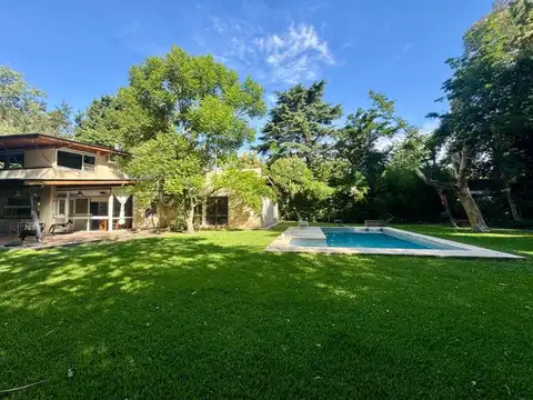 Casa 5 amb en Venta Parque Leloir jardín pileta