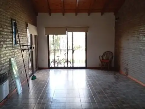 Casa 5 ambientes con 2 baños