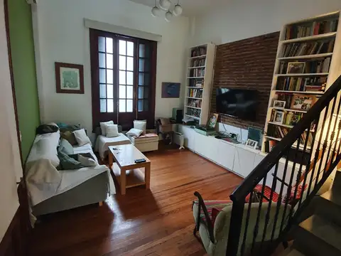 CASA EN 2 PLANTAS DE 6 AMBIENTES - PARQUE - PILETA -TERRAZA - PATIO - GALERIA - ZONA PLAZA IRLANDA