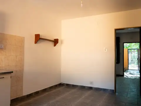 Casa de 2 habitaciones con patio en Parque Field