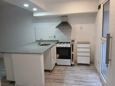 Depto Tipo Casa en Alquiler en Parque Chacabuco, $ 1.500.000