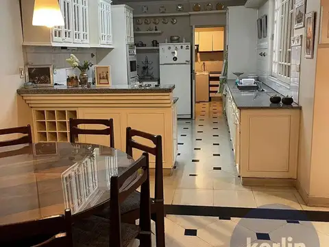 Casa 5 ambientes con 2 baños