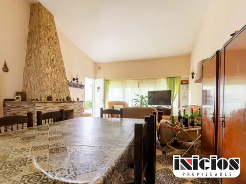 Chalet con muebles italianos - C893