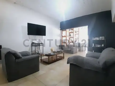 VENTA CASA 3 DORMITORIOS CON PILETA Y COCHERA