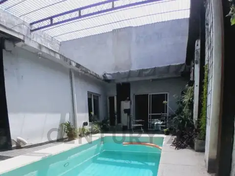 VENTA CASA 3 DORMITORIOS CON PILETA Y COCHERA
