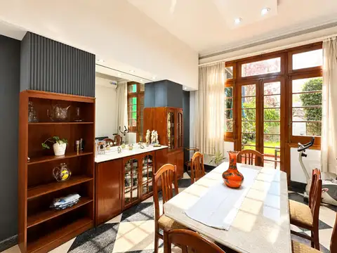 Casa 9 ambientes con 3 baños