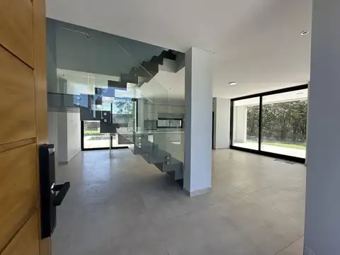 Casa en Venta en Countries y Barrios Cerrados en Berazategui, USD 397.000