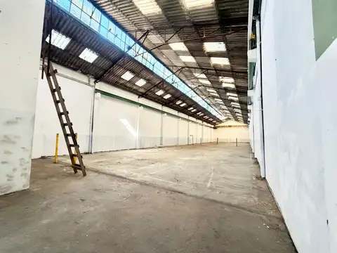 Venta GALPON 745 m2 zona estrategica Quilmes OPORT