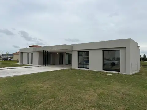 Casa en venta en Barrio Naútico El Naudir al río