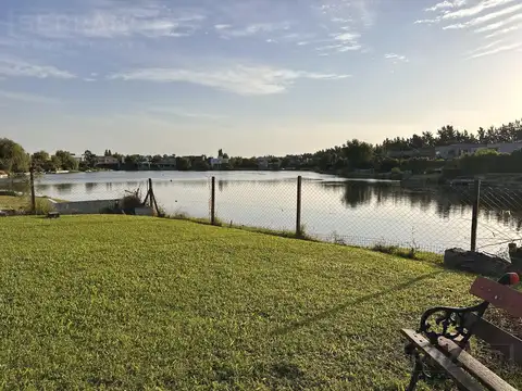 Alquiler temporal casa de 6 ambientes con pileta y vista al lago en La Comarca,General Pacheco Tigre