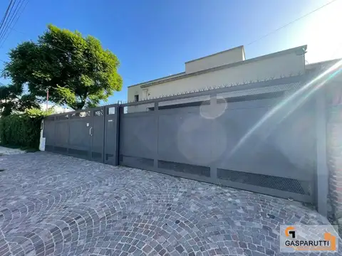 Lamberti 1130, Escobar