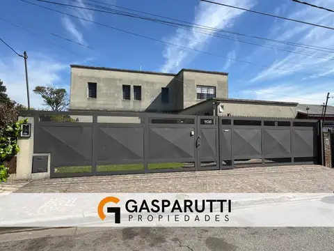 Casa en Venta en Garín, Escobar! 5 Ambientes con Pileta!