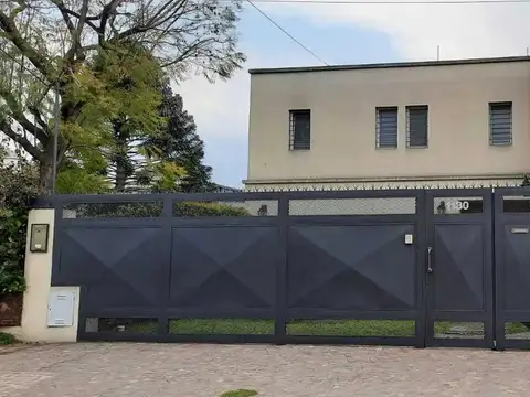 Casa en Venta en Garín, Escobar! 5 Ambientes con Pileta!