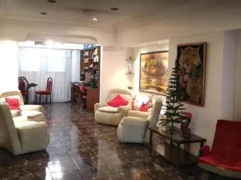 Casa en Venta con 3 cocheras