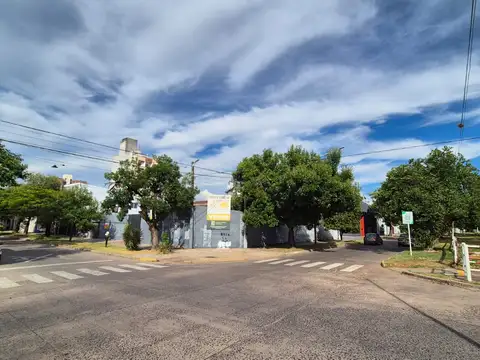Impactante Esquina en el Centro de Resistencia para inversión!