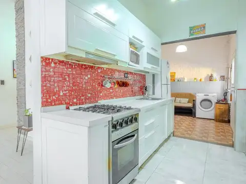 VENTA CASA 4 AMBIENTES CON PATIO  EN CASEROS