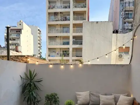 Dpto. super luminoso con patio a 2 cuadras de subte linea H