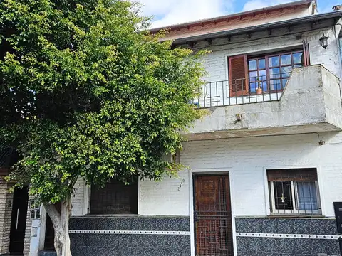Venta PH Nueva Pompeya. Cuatro ambientes. Sin Expensas