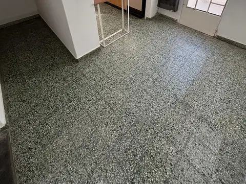 PH de 1 dormitorio c/patio en planta baja en alquiler en La Plata ubicado en calle 17 e/41