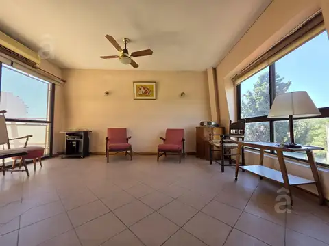 Alvear al 2400 entre  Boulevard Ballester y Buenos Aires