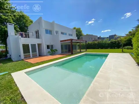 Casa en Venta con 2 cocheras