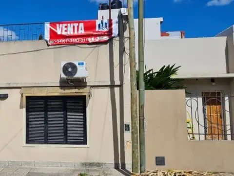 Hermosa Casa 4  Amb. Lote Propio. 142,460 m².  Quincho, Patio, Jardin, Terraza