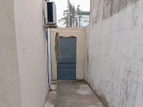 Casa 6 ambientes con 2 baños