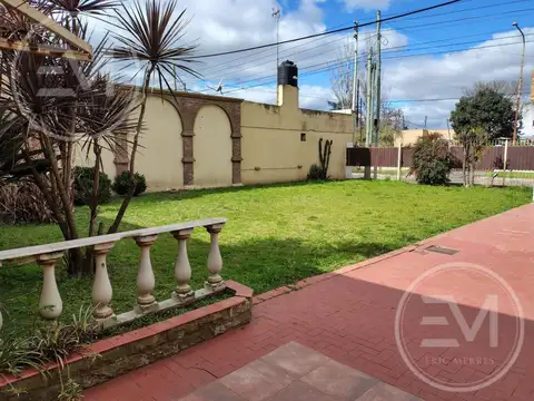 Casa 5 ambientes con 2 baños