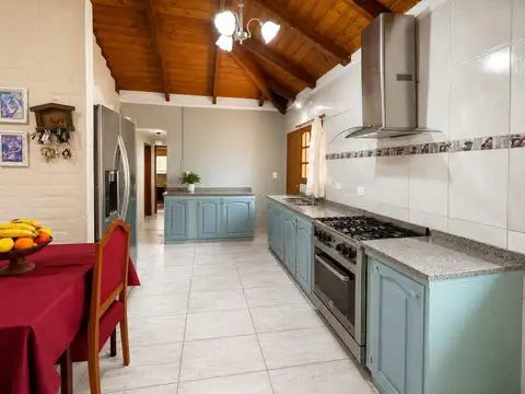 Casa 7 ambientes con 3 baños