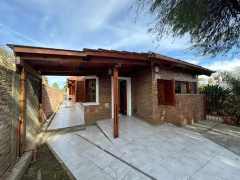 VENTA CASA 3 DORM VILLA CARLOS PAZ  CON DEPTO 1 DORM  PILETA APTO CREDITO