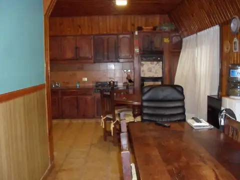 Casa 7 ambientes con 2 baños