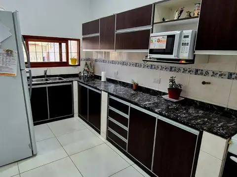 Casa 6 ambientes con 1 baño