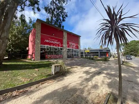 LOCAL SOBRE AVENIDA PRINCIPAL, EXCELENTE ESQUINA, VILLA GESELL.