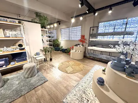 ALQUILER OFICINA- DEPOSITO COMERCIAL DE TRES PLANTAS  | VILLA ORTUZAR | CON ENTRADA PARA CAMIONETAS