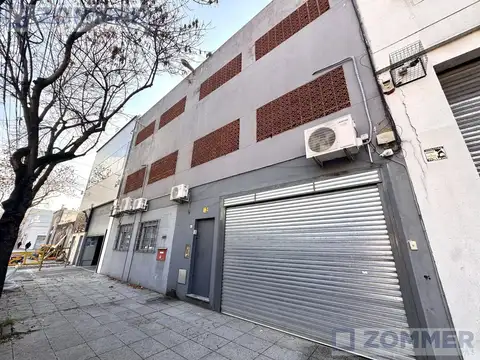 ALQUILER OFICINA- DEPOSITO COMERCIAL DE TRES PLANTAS  | VILLA ORTUZAR | CON ENTRADA PARA CAMIONETAS