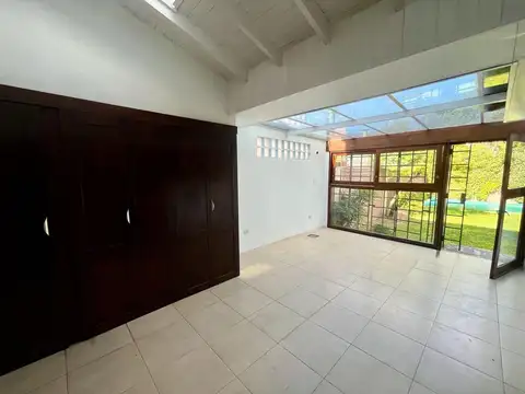 Casa 5 ambientes con 4 baños