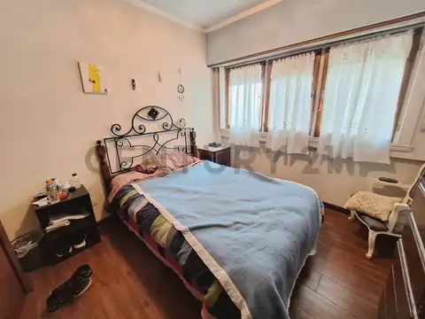 Departamento 3 ambientes con dependencia y balcón