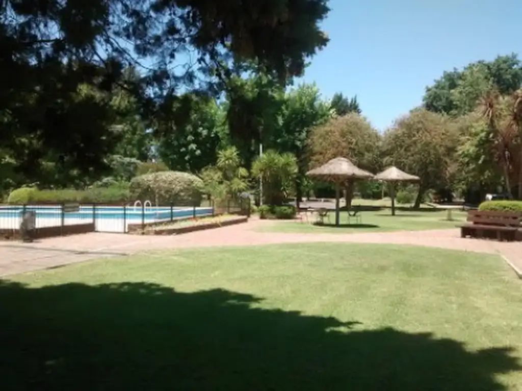Áreas comunes piscina, club-house en Champagnat Country Club