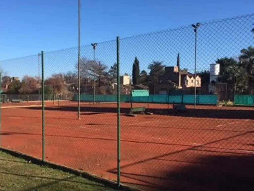 Actividades deportivas futbol, voley, paddle, tenis, hockey en Champagnat Country Club
