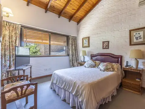 Casa 6 ambientes con 4 baños