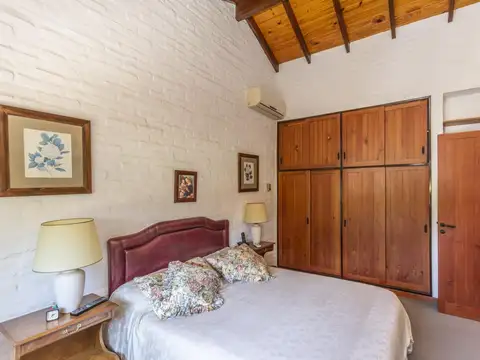Casa en Venta con 4 cocheras
