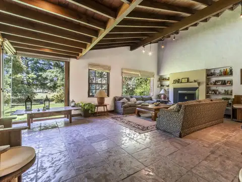 Casa 6 ambientes con 4 baños